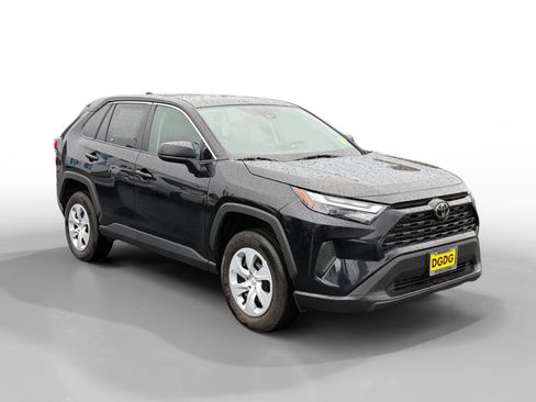 Used 2025 Toyota RAV4 LE image 7