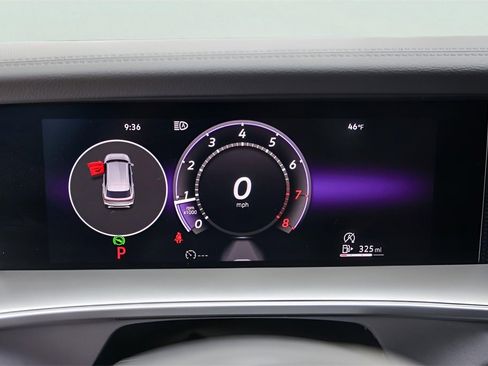 Used 2025 Volkswagen Tiguan SE image 13