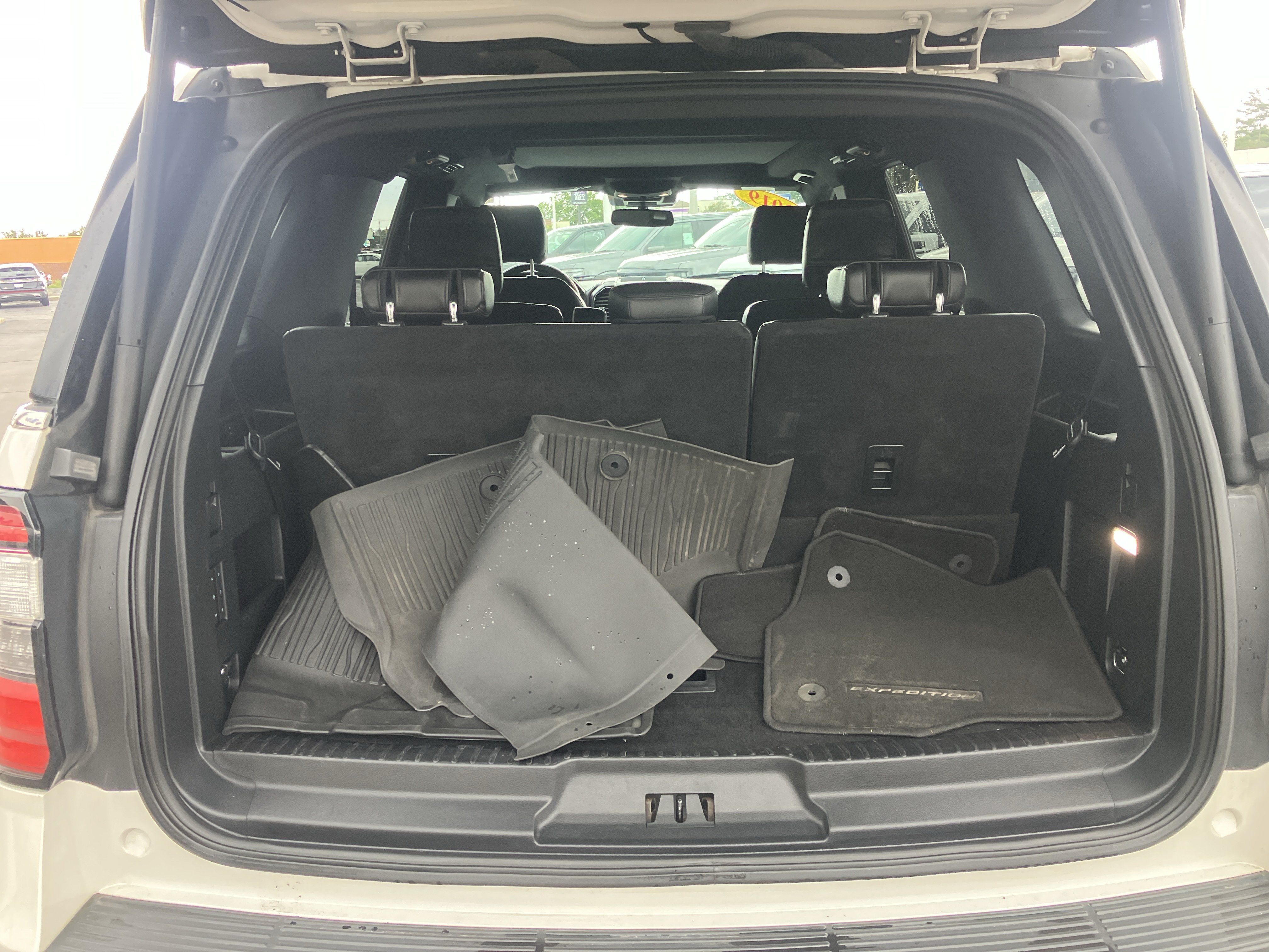 Used 2019 Ford Expedition Limited w/ Equipment Group 302A AWD/4WD image 12