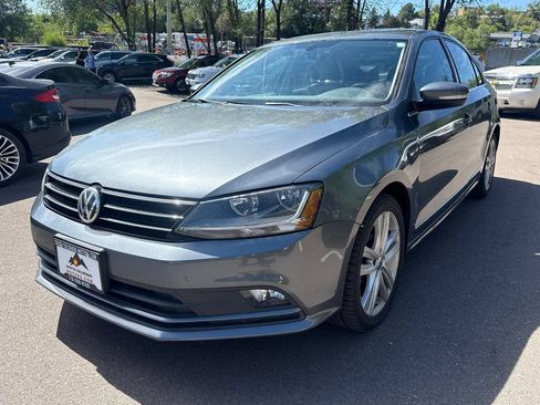 Used 2017 Volkswagen Jetta SEL FWD image 3
