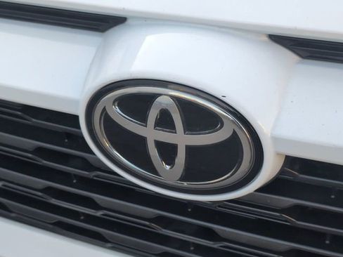 Used 2022 Toyota RAV4 LE AWD/4WD image 28
