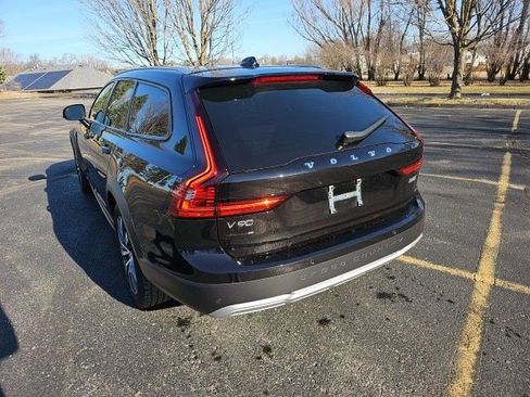 Used 2023 Volvo V90 B6 Cross Country Plus AWD/4WD image 3