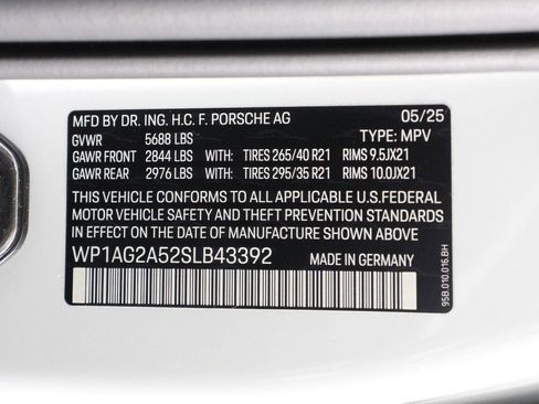 Certified 2025 Porsche Macan S image 19