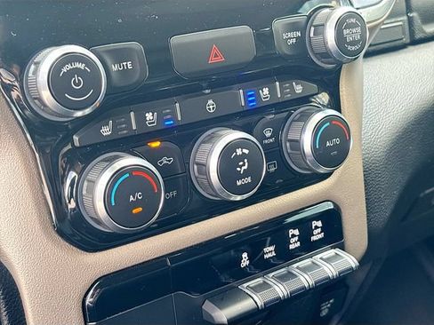 Used 2019 RAM 1500 Laramie AWD/4WD image 16