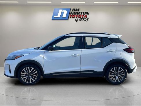 Used 2024 Nissan Kicks SR image 8