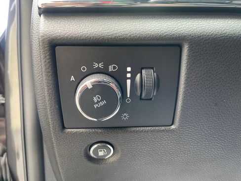 Used 2018 Jeep Grand Cherokee Limited image 25