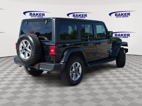Used 2018 Jeep Wrangler Unlimited Sahara AWD/4WD image 3