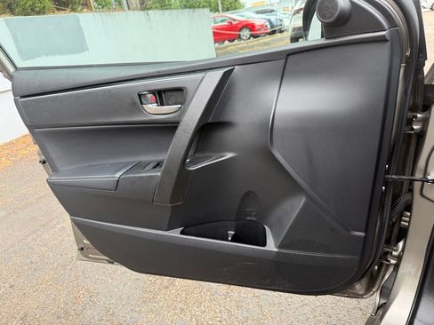 Used 2018 Toyota Corolla XLE FWD image 22