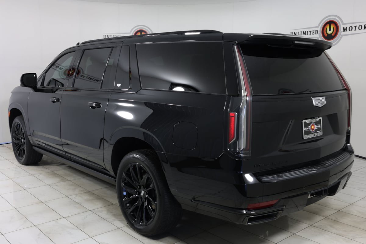 Used 2023 Cadillac Escalade ESV Sport Platinum w/ LPO, ONYX Package AWD/4WD image 4