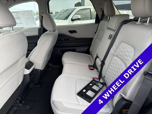 New 2025 Nissan Pathfinder SV image 6