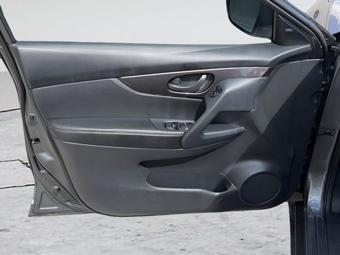 Used 2019 Nissan Rogue S FWD image 16
