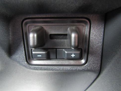 Used 2025 Ford Expedition Active image 21