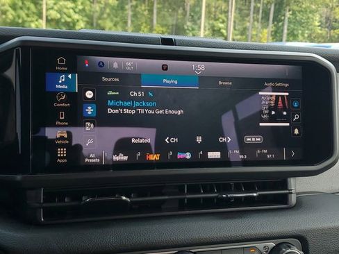 New 2025 Jeep Gladiator Sport image 25