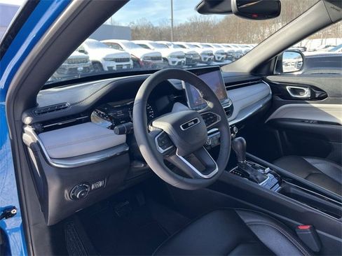 Used 2024 Jeep Compass Limited image 10