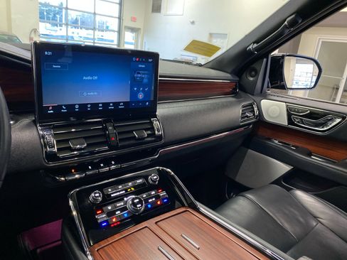 Certified 2024 Lincoln Navigator Reserve image 13