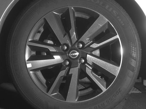 Used 2025 Nissan Versa SV image 12