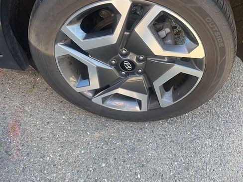 Used 2024 Hyundai Palisade Limited image 3