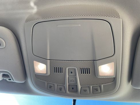 Used 2017 Ford Fusion SE w/ Fusion SE Technology Package image 27