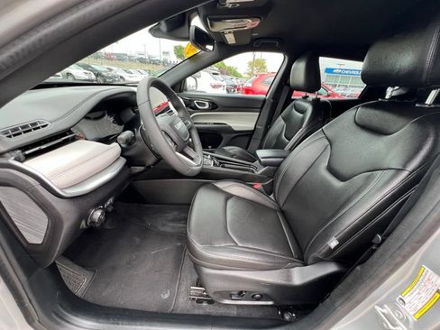 Used 2025 Jeep Compass Limited AWD/4WD image 19
