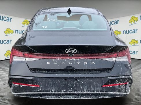 Used 2025 Hyundai Elantra SEL image 3