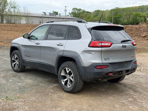 Used 2015 Jeep Cherokee Trailhawk w/ Cold Weather Group AWD/4WD image 5