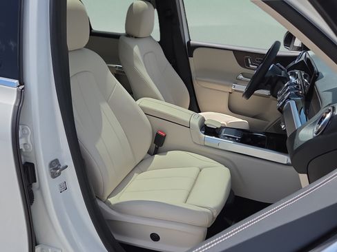 Used 2023 Mercedes-Benz GLB 250 image 17