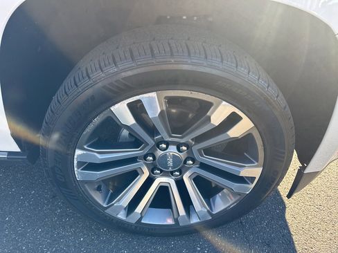 Used 2019 GMC Yukon XL Denali w/ Denali Ultimate Package image 9