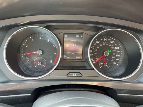 Used 2020 Volkswagen Tiguan SE w/ Panoramic Sunroof Package image 23