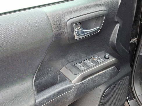 Used 2021 Toyota Tacoma TRD Off-Road image 26