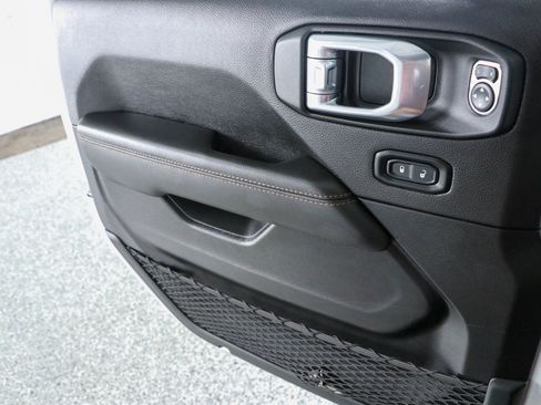 Used 2021 Jeep Wrangler Unlimited Sahara AWD/4WD image 22