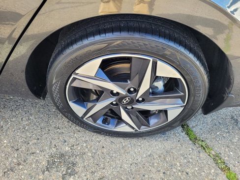 Used 2023 Hyundai Elantra SEL w/ Convenience Package image 25