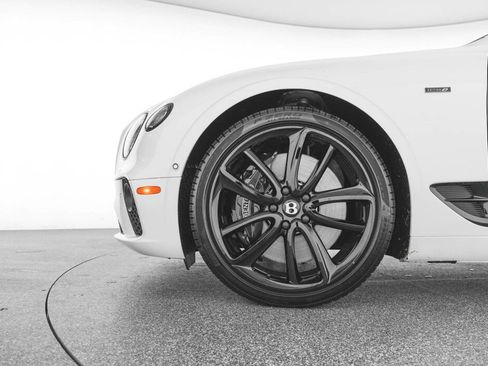 Used 2024 Bentley Continental GT image 15