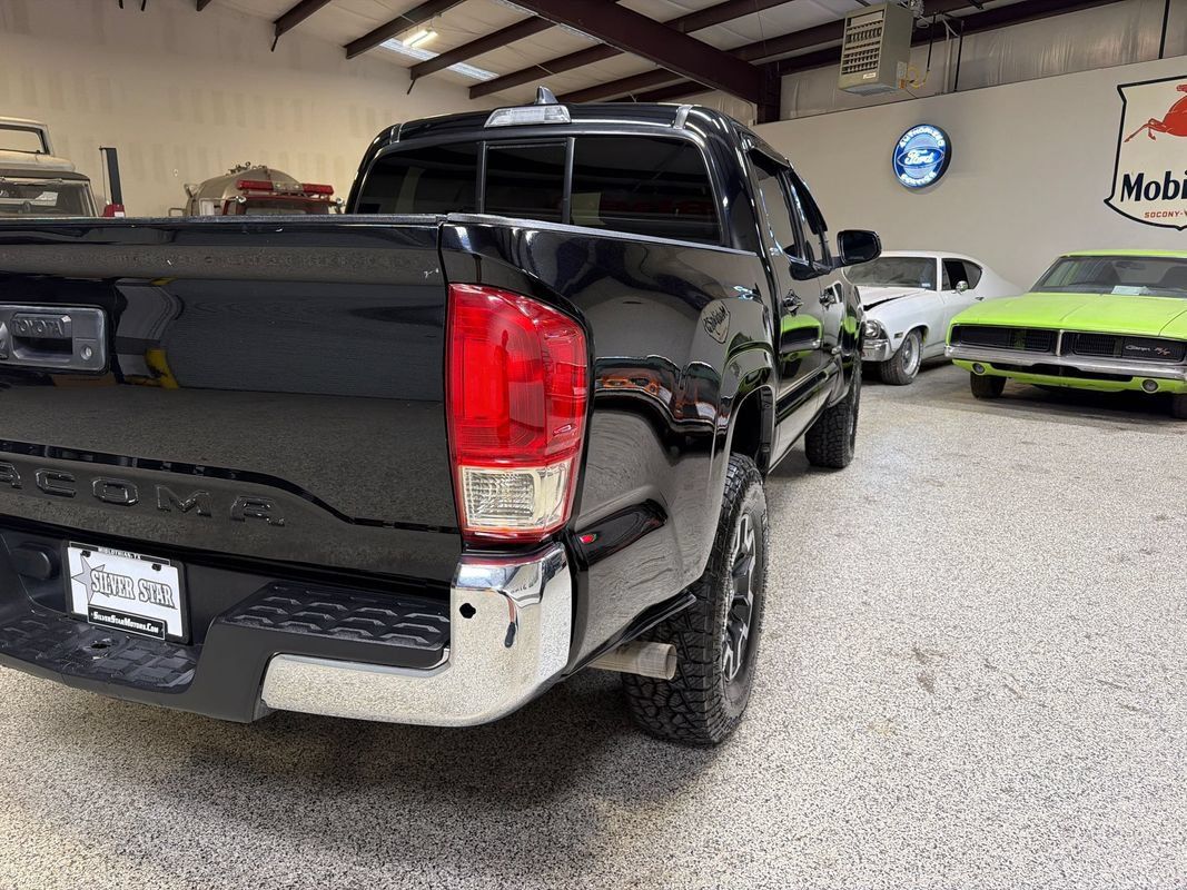 Used 2020 Toyota Tacoma SR5 RWD image 16