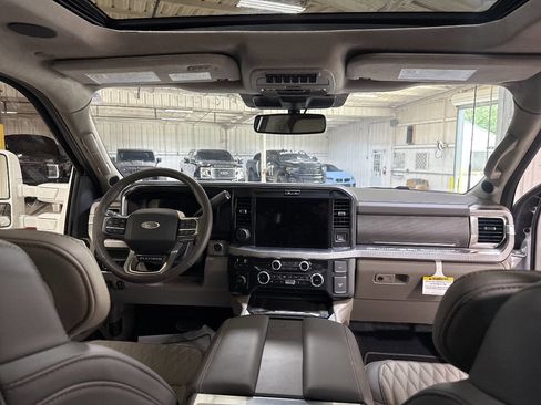 Used 2026 Ford F250 Platinum w/ Platinum Plus Package AWD/4WD image 32
