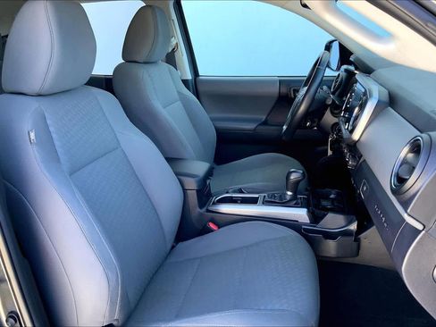Used 2020 Toyota Tacoma SR5 image 8
