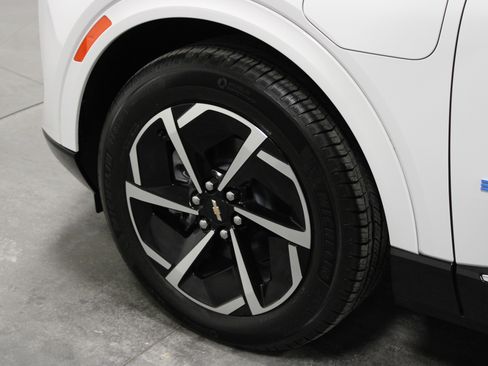 Used 2025 Chevrolet Equinox EV LT w/ Convenience Package image 10