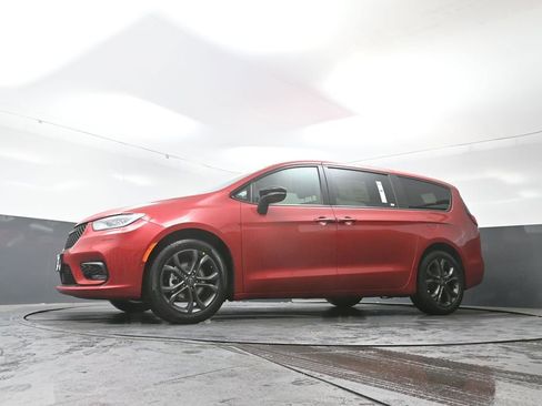 New 2026 Chrysler Pacifica Select image 40