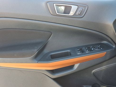 Used 2021 Ford EcoSport SE w/ SE Convenience Package image 12