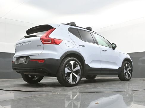 Certified 2025 Volvo XC40 B5 Plus AWD/4WD image 35