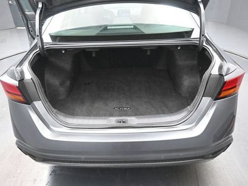 Used 2024 Nissan Altima 2.5 SV FWD image 29