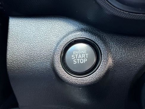 Used 2025 Hyundai Venue SEL image 24