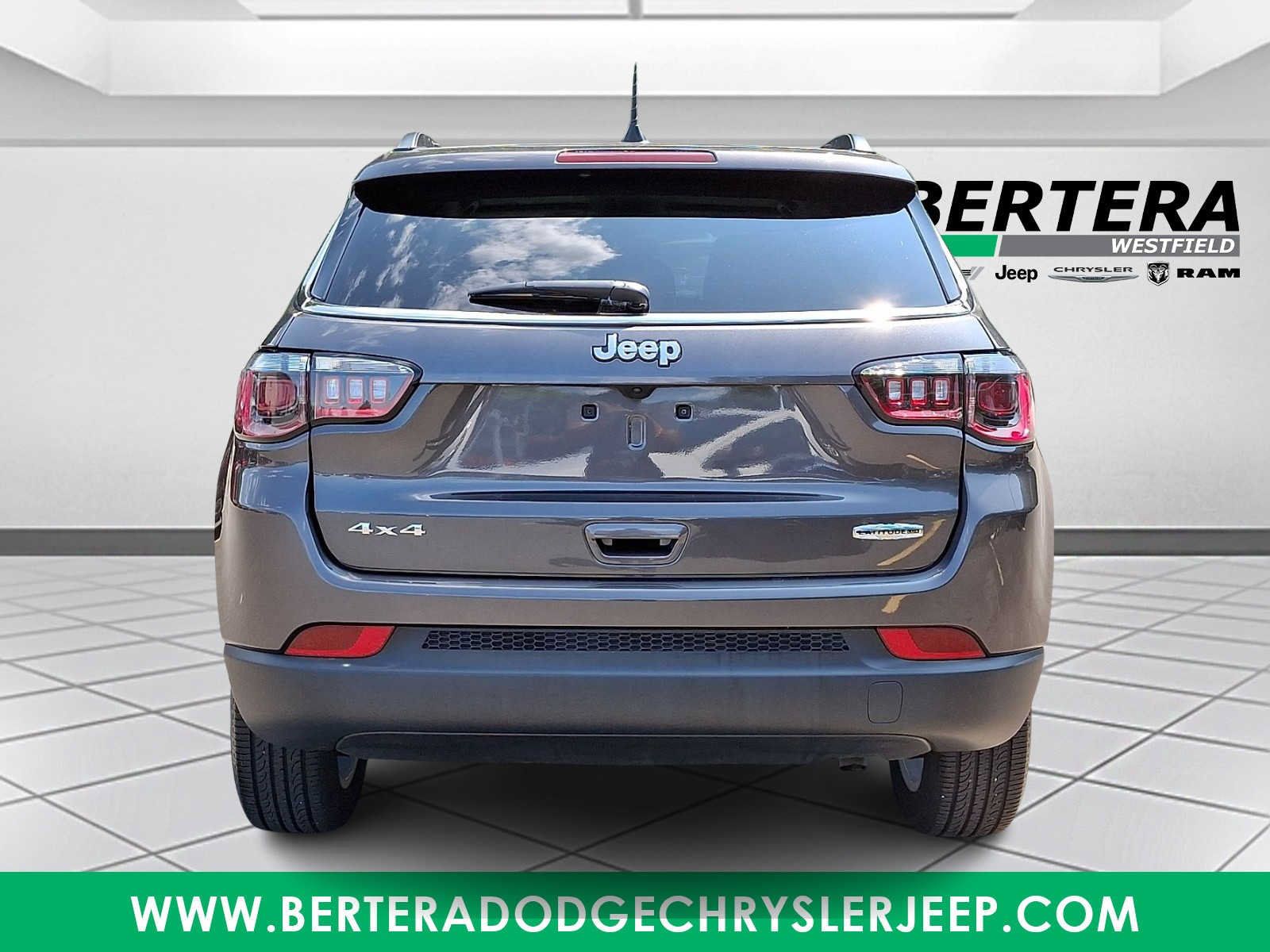 Used 2022 Jeep Compass Latitude AWD/4WD image 5