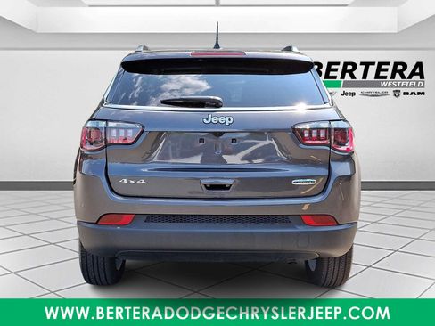 Used 2022 Jeep Compass Latitude AWD/4WD image 5