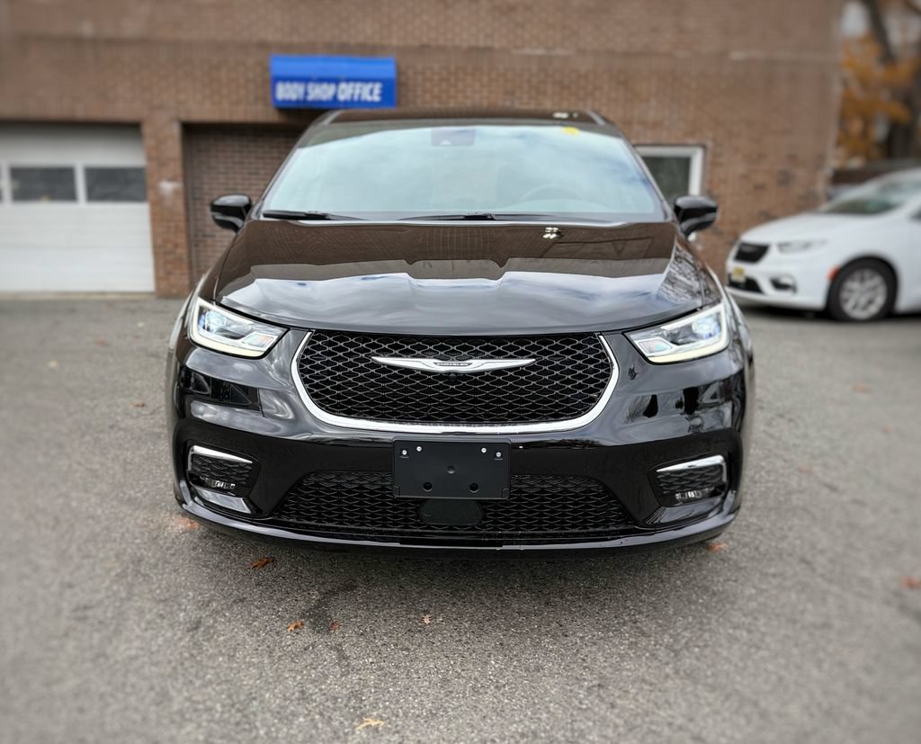 New 2026 Chrysler Pacifica Select AWD/4WD image 2