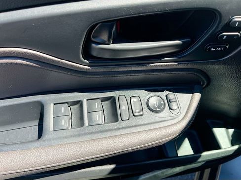 Used 2024 Honda Odyssey EX-L image 17