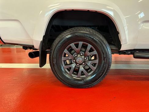 Certified 2022 Toyota Tacoma SR5 w/ Black Out Package (TMS) AWD/4WD image 29