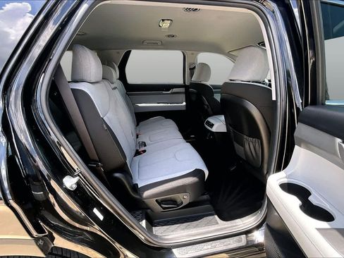 Used 2025 Hyundai Palisade SE FWD image 19