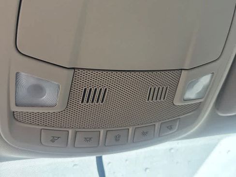 Used 2018 Ford Fusion SE w/ Fusion SE Technology Package FWD image 11