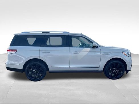 Used 2024 Lincoln Navigator Reserve AWD/4WD image 9