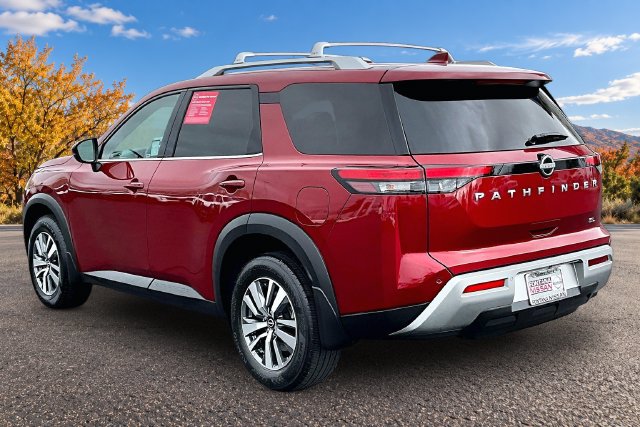 Used 2024 Nissan Pathfinder SL w/ Cargo Package FWD image 4